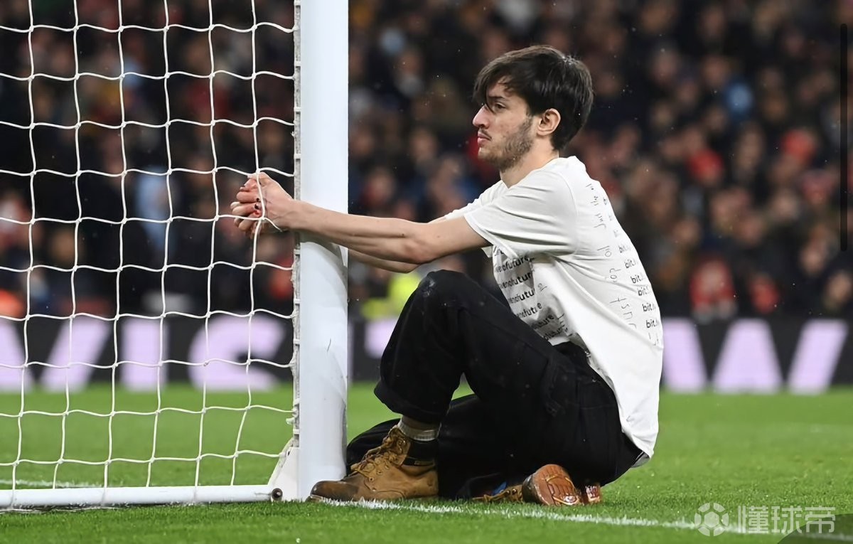 关于国际比赛日体能课后;洛杉矶湖人内部沟通备战英超;话题不断;更衣室氛围转暖的信息 关于国际比赛日体能课后;洛杉矶湖人内部沟通备战英超;话题不断;更衣室氛围转暖的信息